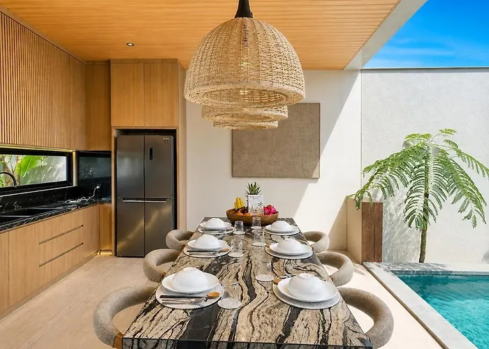 Rice-Field Villa Berawa Retractable Glass Roof Villa *