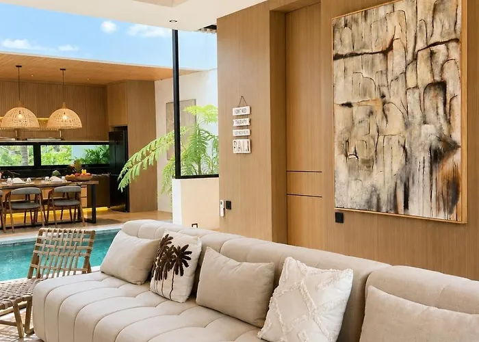 Rice-Field Villa Berawa Retractable Glass Roof *